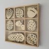 Ornament winterhout met dennenappels 10.5x10.5cm p/40st Hout