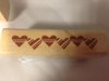 Stempel hartjes aan elkaar 7x1.8x2.5cm p/st hout