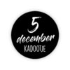 Stickers 5 december kadootje p/20st 35mm zwart/wit