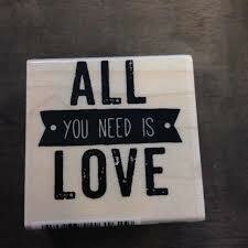 Stempel All you need is love 5x5cm p/st hout