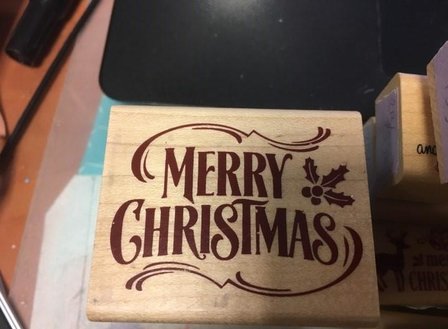 Stempel Merry Christmas met krullen en hulst 6x5cm p/st hout
