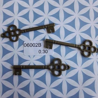 Brons sleutel met 4 opengewerkte gaten 4.5cm p/st brons