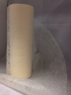 Vlies stof zonder draad 230 mm per meter creme
