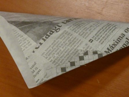 Zakken krant print 21cm p/50st grijs/wit snoepzak