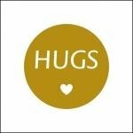 Stickers okergeel HUGS met hartje 40mm p/20st