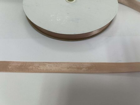 Seambinding Rose beige F105 15mm p/mtr kreukellint 