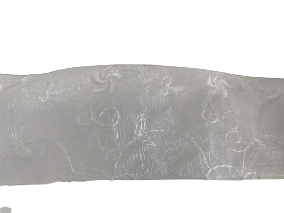 Lint wit gestikte krullen 62mm p/m organza