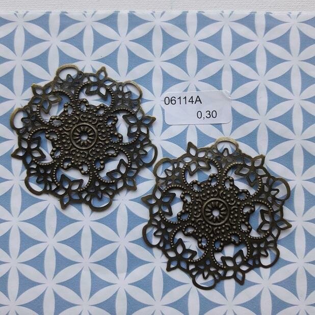 Filigraan 5.6cm p/st rond met sierpunten brons