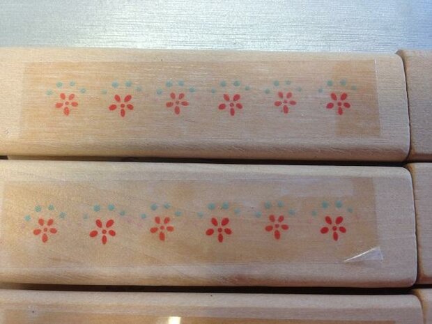 Stempel klein bloemetje met tipjes p/st hout
