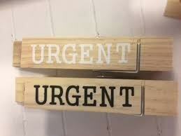 Knijper &quot;URGENT&quot; zwart 18x2.5x2.5cm p/st hout 