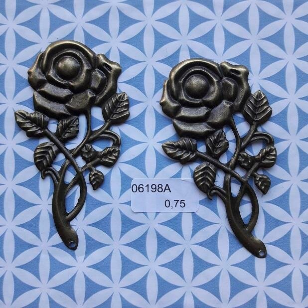 Brons mooie grote roos 8x4.5cm p/st brons