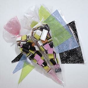 Zakken assorti kleuren 25x46cm p/100st 500gr snoepzakken