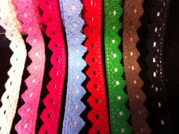 Zelfklevend kant 15mm p/2mtr fuchsia