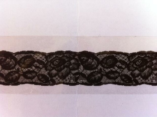 Tape PVC bedrukt zwart kant 25mm p/66mtr