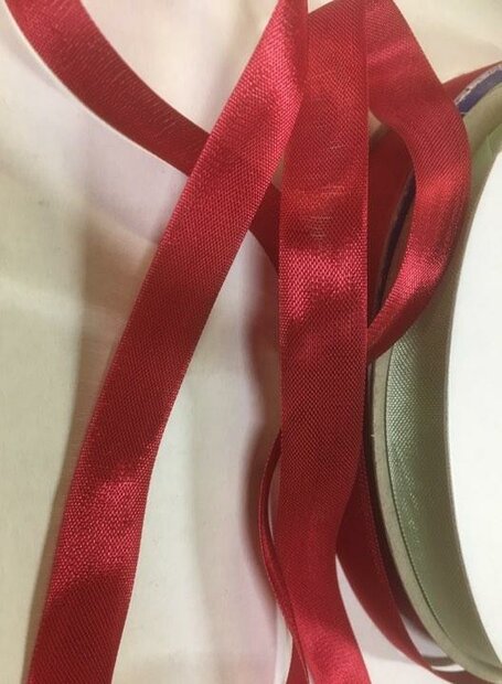 Seambinding Bordeaux rood F4 15mm p/mtr kreukellint 