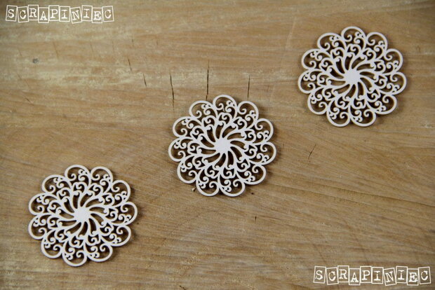 Chipboard Doily Lace 3 rosettes p/2t 4x4cm