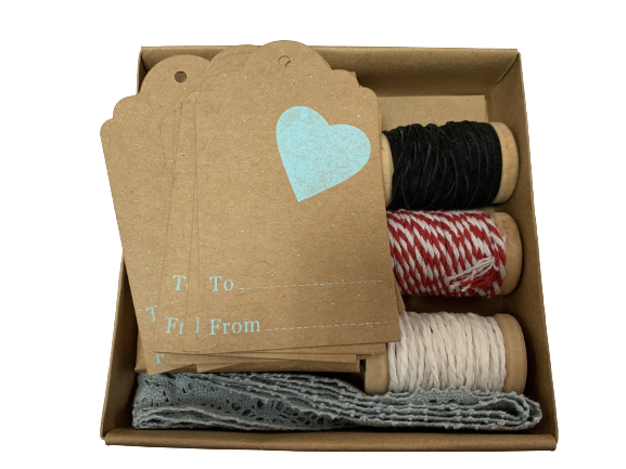 Cadeauset 3 klossen 12 labels hart Lintje p/set