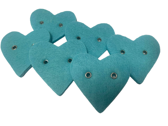 Vilt lichtblauw hart met oog 5cm p/6st