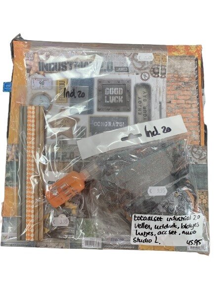 Totaalset Studio light Industrial 2.0 21-delig scrappapier p/set