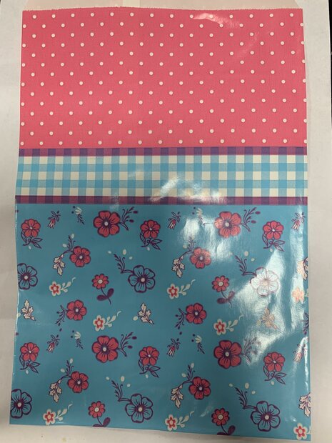 Zakken Roze bloemen op lichtblauw 17x25cm p/25st roze/blauw